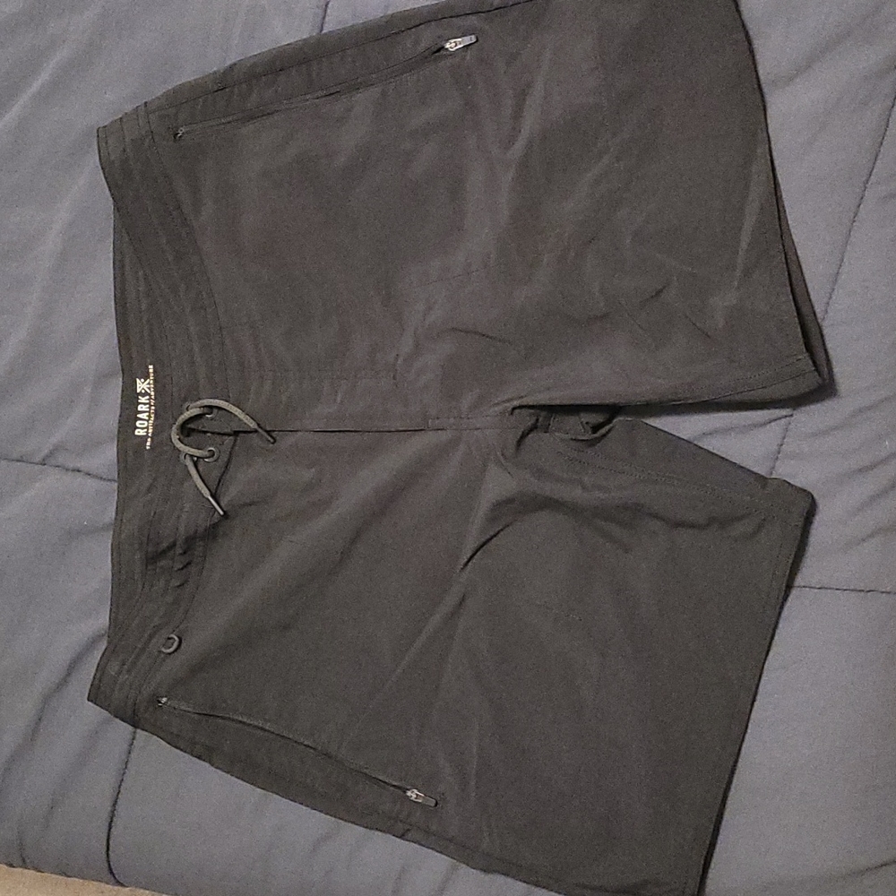 Roark layover trail shorts